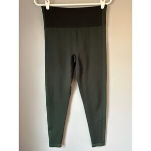 Outdoor Voices SeamlessSmooth 7/8 Leggings Black/Evergreen Medium